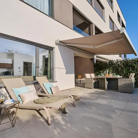 Spada Brand New With Garden 3 Min From Beach! Apartment Porec