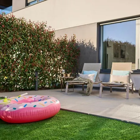 Апартаменты Spada Brand New With Garden 3 Min From Beach! Пореч